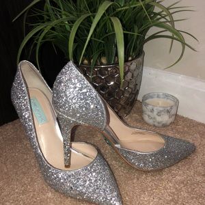 Betsey Johnson 8 silver glitter bridal heels point